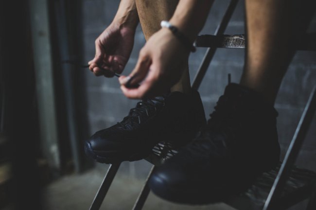 306008-003,AJ11,Air Jordan 11, 306008-003AJ11黑猫 现已发售，Air Jordan 11 Low IE “Referee” 上脚近赏