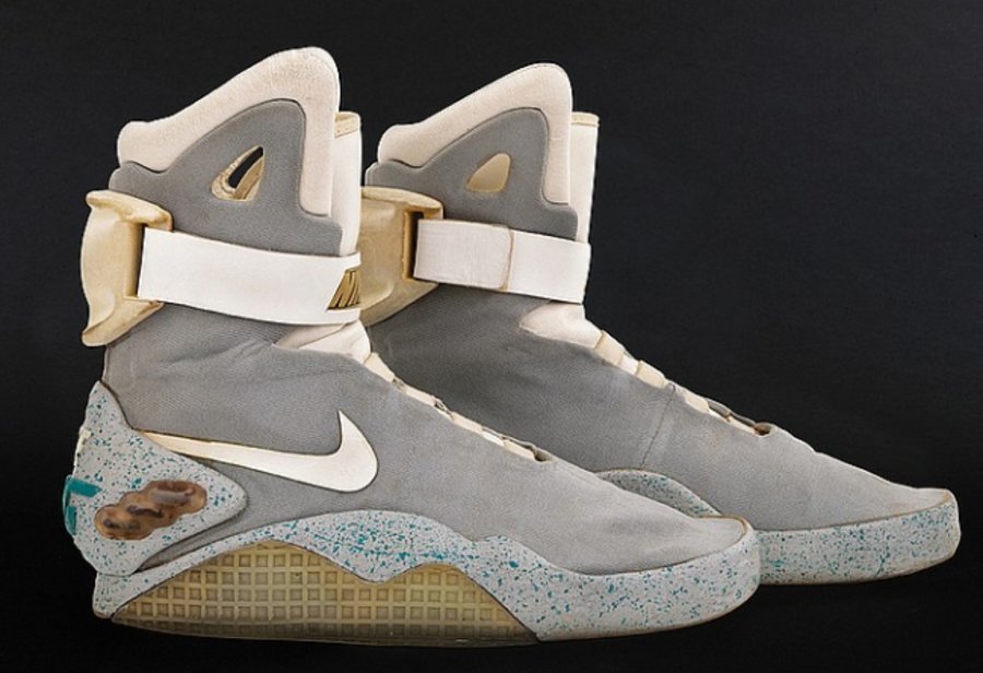 Nike Air Mag  三万美元起拍电影道具实物 Nike Air Mag