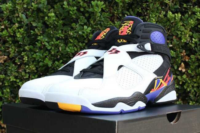 305381-142,AJ8,Air Jordan 8 305381-142AJ8 三连冠配色 Air Jordan 8 “Three Peat” 本月发售
