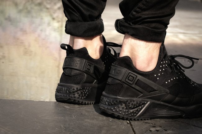 Nike Air Huarache Utility,Air  Nike Air Huarache Utility 全黑配色现已发售