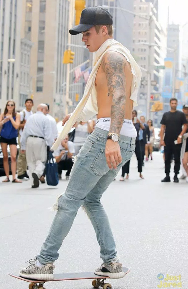 adidas Yeezy 350 Boost  Justin Bieber 上脚 adidas Yeezy 350 Boost