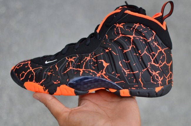 644700-010,Little Posite One 644700-010 小朋友专属，Nike Little Posite One “Magma” 新色亮相
