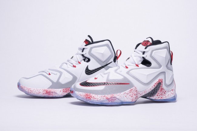 807219-106,LBJ13,LeBron 13 807219-106LBJ13 LeBron 13 “Friday 13th” 实物近赏