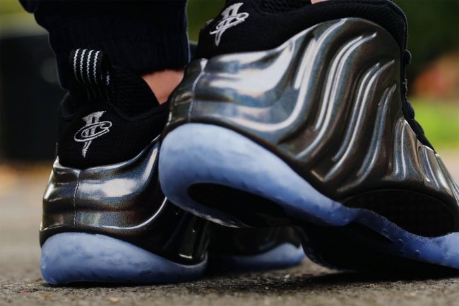 314996-900,Foamposite One,Foam 314996-900 Nike Air Foamposite One “Hologram” 上脚近赏