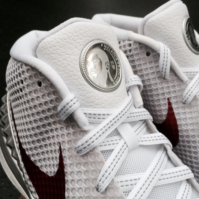 812653-160,Kyrie 1,Nike 812653-160 月底发售，Nike Kyrie 1 “Double Nickel” 实物近赏
