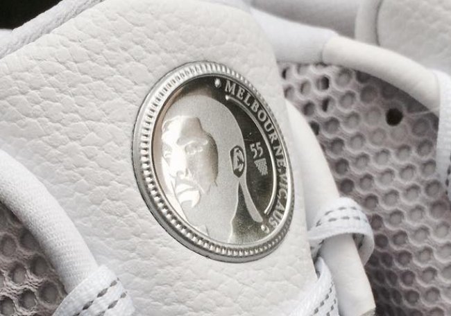 812653-160,Kyrie 1,Nike 812653-160 月底发售，Nike Kyrie 1 “Double Nickel” 实物近赏