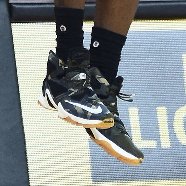 LBJ13,LeBron 13 LBJ13 迎新里程碑，詹姆斯赛场上脚 LeBron 13 PE "Camo"