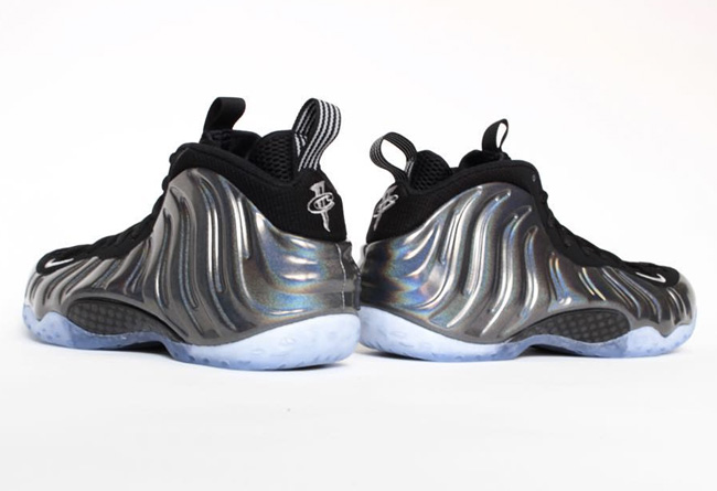 314996-900,Foamposite One,Foam 314996-900全息喷 Nike Air Foamposite One “Hologram” 将于 25 日发售