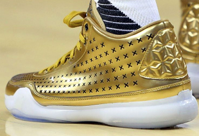 Kobe 10 EXT,Kobe 10  击退骑士，德罗赞上脚 Kobe 10 EXT ＂Liquid Gold＂