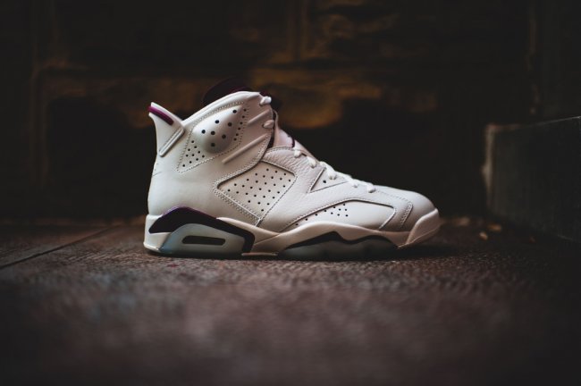 384664-116,AJ6,Air Jordan 6 384664-116AJ6魔力红 完美登场，魔力红 Air Jordan 6 “Maroon” 实物美图