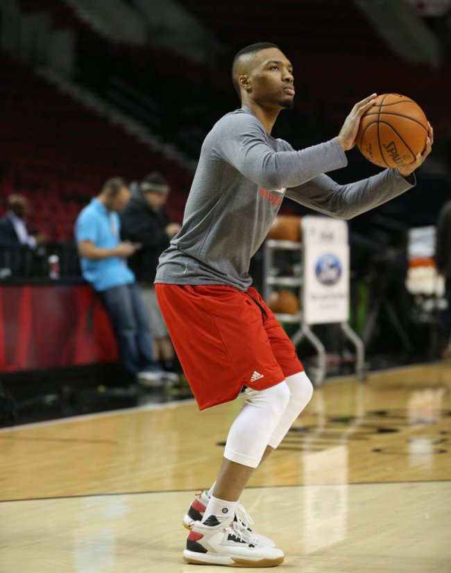 D Lillard 2,adidas  利拉德亲着上脚 adidas D Lillard 2