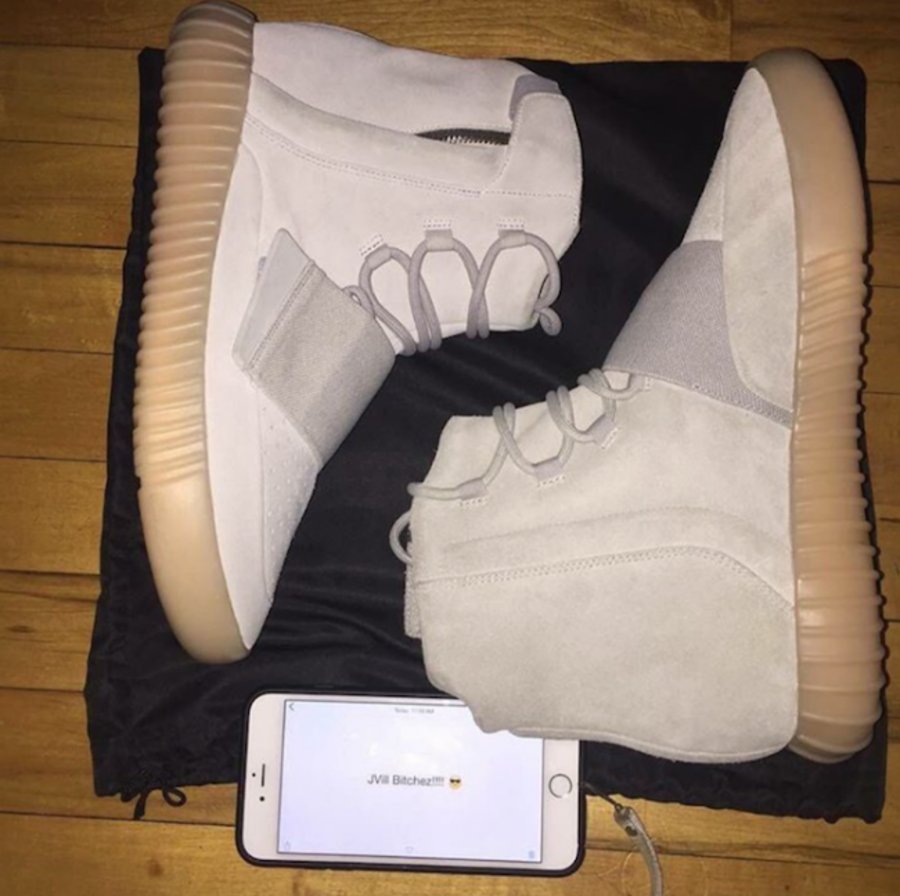 Yeezy 750 Boost,adidas Yeezy 7  疑似夜光鞋底，adidas Yeezy 750 Boost ＂Grey/Gum＂ 新图