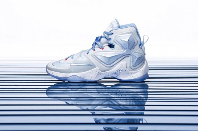Kyrie 2,LeBron 13,Kobe 10 Elit  Nike Basketball 2015 圣诞系列官方发售信息