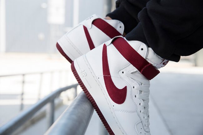 743546-106,AF1,Air Force 1 743546-106AF1 Nike Air Force 1 High “Team Red” 即将发售