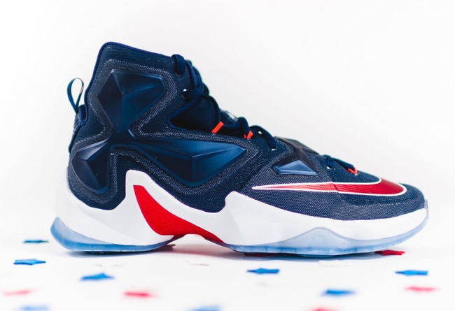 807219-461,LBJ13,LeBron 13 807219-461LBJ13 LeBron 13 “USA” 美国配色即将发售