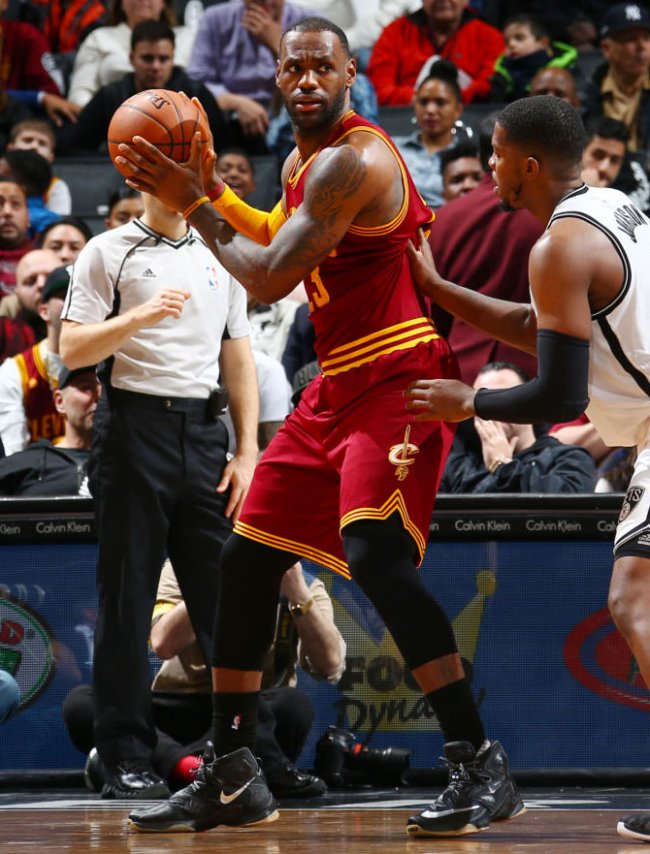 LBJ13,LeBron 13 LBJ13 詹姆斯赛场上脚 LeBron 13 “Black Lion” PE