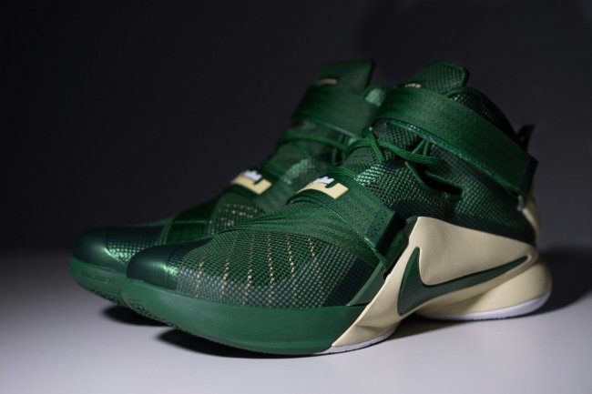 Soldier 9,LeBron,士兵9 士兵九代 Nike Zoom LeBron Soldier 9 “SVSM” 双色近赏