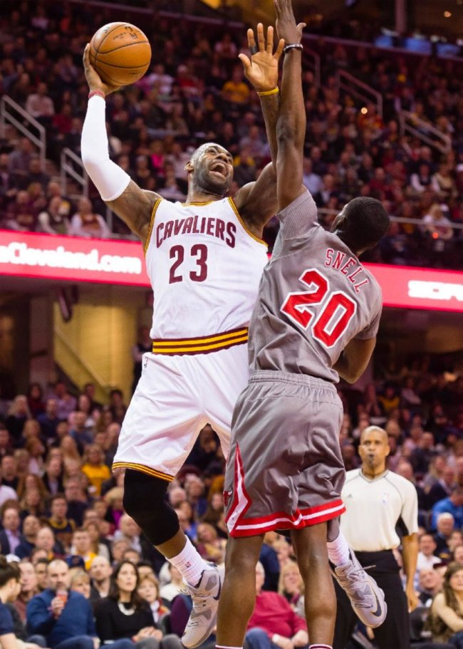 LBJ13,LeBron 13 LBJ13 詹姆斯赛场上脚灰色 LeBron 13 PE