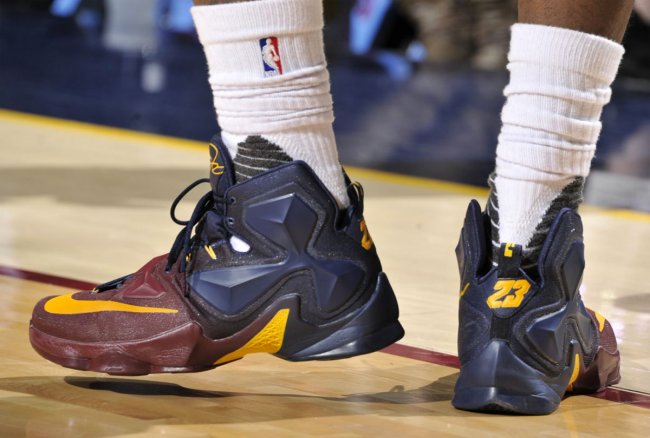 LBJ13,LeBron 13 LBJ13 詹姆斯上脚渐变配色 LeBron 13 “Cavs” PE