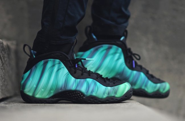 840559-001,Foamposite One,Foam 840559-001极光喷中国发售 Nike Air Foamposite One “Northern Lights” 上脚近赏