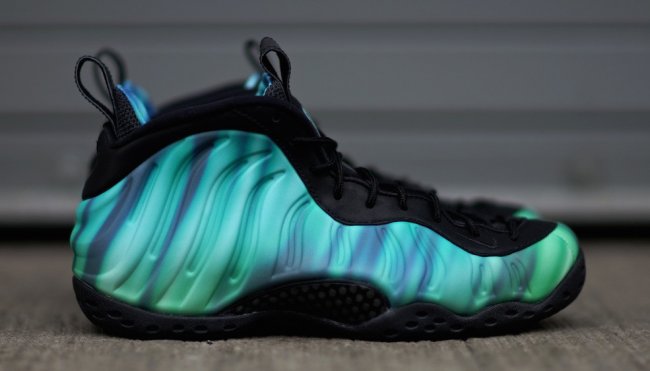 840559-001,Foamposite One,Foam 840559-001极光喷中国发售 Nike Air Foamposite One “Northern Lights” 上脚近赏