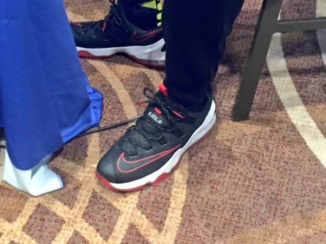 LBJ13,LeBron 13,LeBron 13 Low LBJ13 詹姆斯亲着曝光低帮 LeBron 13 Low