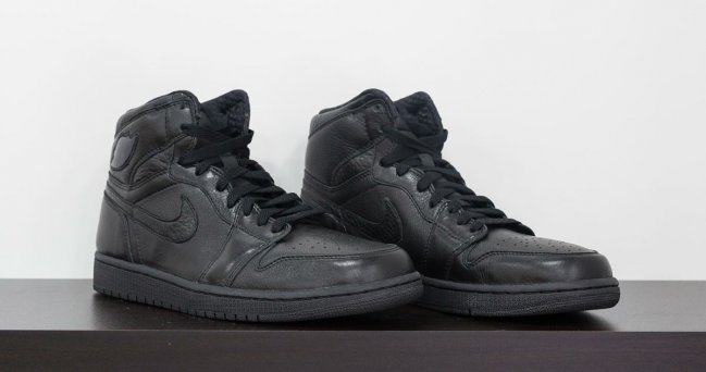AJ3,AJ8  科比的全黑 Air Jordan 系列拍卖以 24 万美元成交