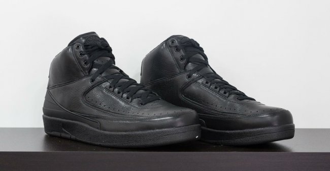 AJ3,AJ8  科比的全黑 Air Jordan 系列拍卖以 24 万美元成交