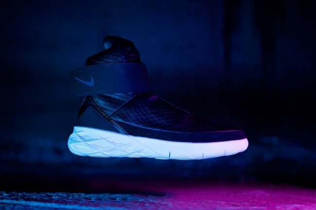 Swoosh Hunter,Nike,Air Mag  源自 Air Mag，Nike Swoosh Hunter 现已发售