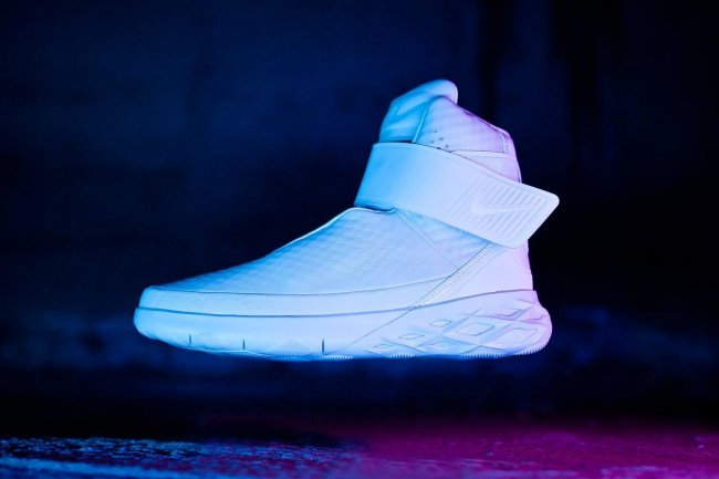 Swoosh Hunter,Nike,Air Mag  源自 Air Mag，Nike Swoosh Hunter 现已发售
