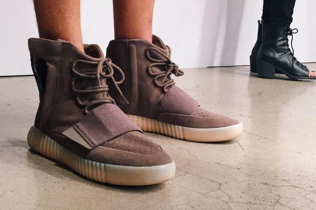 BB1841,Yeezy 750 Boost,Yeezy BB1841 Yeezy 750 Boost “Chocolate Brown” 将延期发售！？