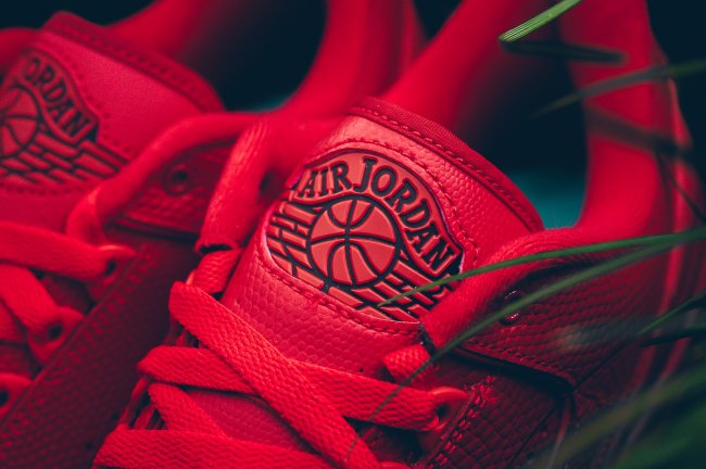 832819-606,AJ2,Air Jordan 2 832819-606AJ2 Air Jordan 2 Low “Red” 已经发售