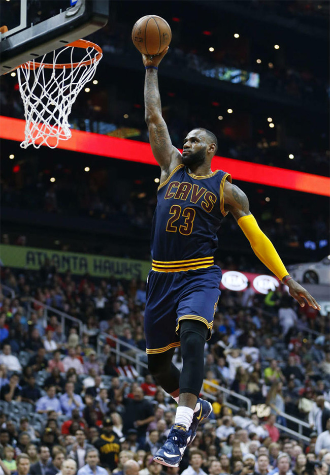 LBJ13,LeBron 13 LBJ13 加时擒老鹰，詹皇上脚全新 LeBron 13 PE