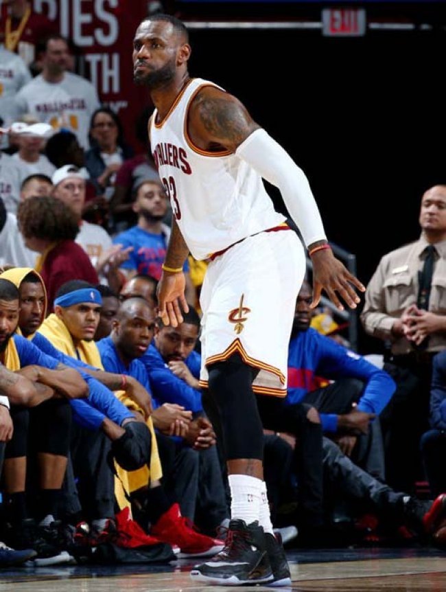 LBJ13,LeBron 13 Elite,LeBron 1 LBJ13 詹姆斯赛场上脚 LeBron 13 Elite “Black”