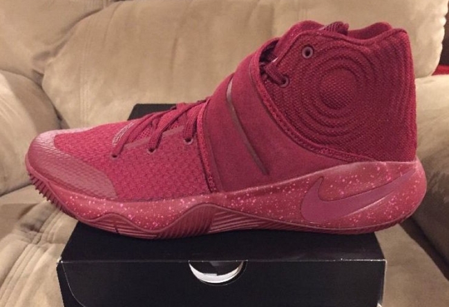 819583-600,Kyrie 2,Nike 819583-600 全新绑带质感，Kyrie 2 “Team Red” 实物现身