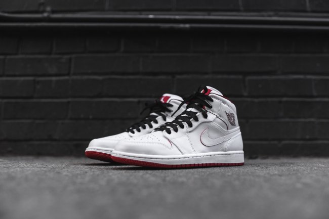 554724-103,AJ1,Air Jordan 1 554724-103AJ1 白色情侣鞋！Air Jordan 1 Mid 白红新品近赏