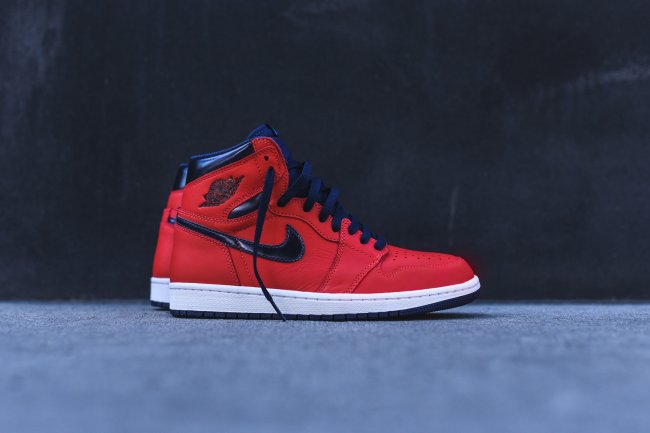 555088-606,AJ1,Air Jordan 1 555088-606AJ1 Air Jordan 1 Retro OG High “Letterman” 细节欣赏
