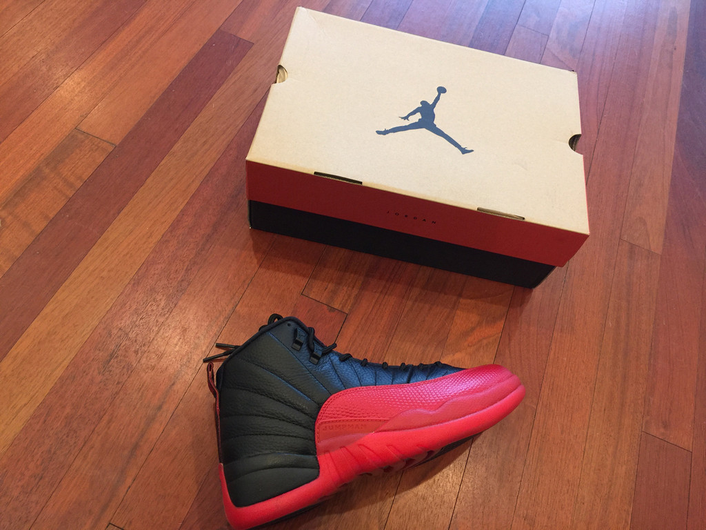 130690-002,AJ12,Air Jordan 12 130690-002AJ12黑红 2016 款 Air Jordan 12 “Bred” 实物开箱