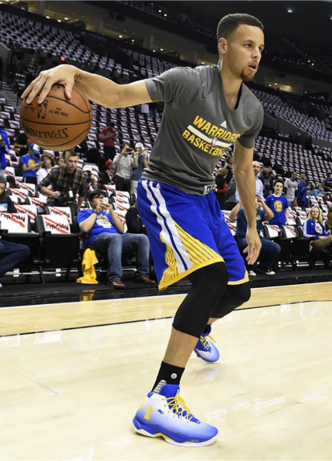 Curry 2.5,Under Armour  加时独揽 17 分，库里上脚 Under Armour Curry 2.5 PE