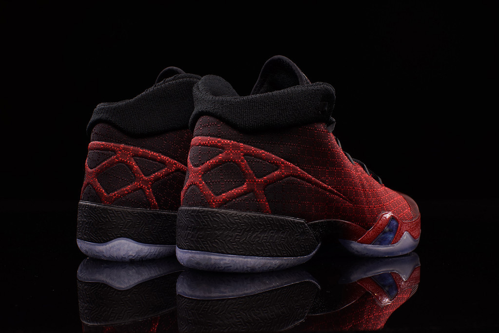 811006-601,AJ30,Air Jordan XXX 811006-601AJ30 首个艳丽配色登场，Air Jordan XXX “Gym Red” 实物提前预览
