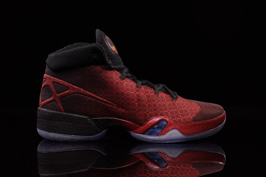 811006-601,AJ30,Air Jordan XXX 811006-601AJ30 首个艳丽配色登场，Air Jordan XXX “Gym Red” 实物提前预览