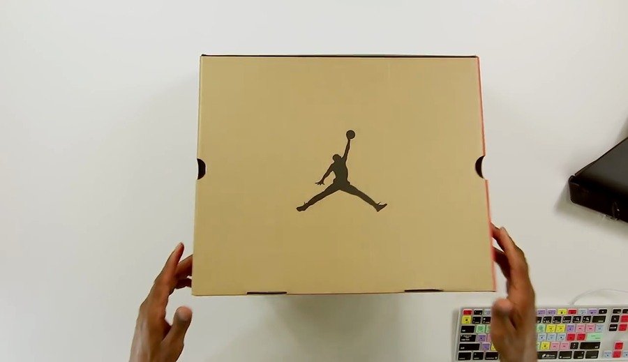 130690-002,AJ12,Air Jordan 12 130690-002AJ12黑红 Flu Game 重磅回归！提前感受 Air Jordan 12 “Bred” 实物开箱