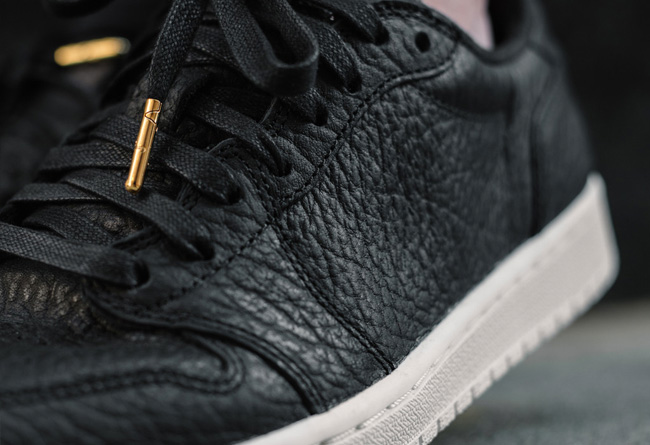No Swoosh,Air Jordan 1 Low,AJ1 AJ1 抢占小白鞋市场，Nike 不惜 “隐姓埋名改头换面”