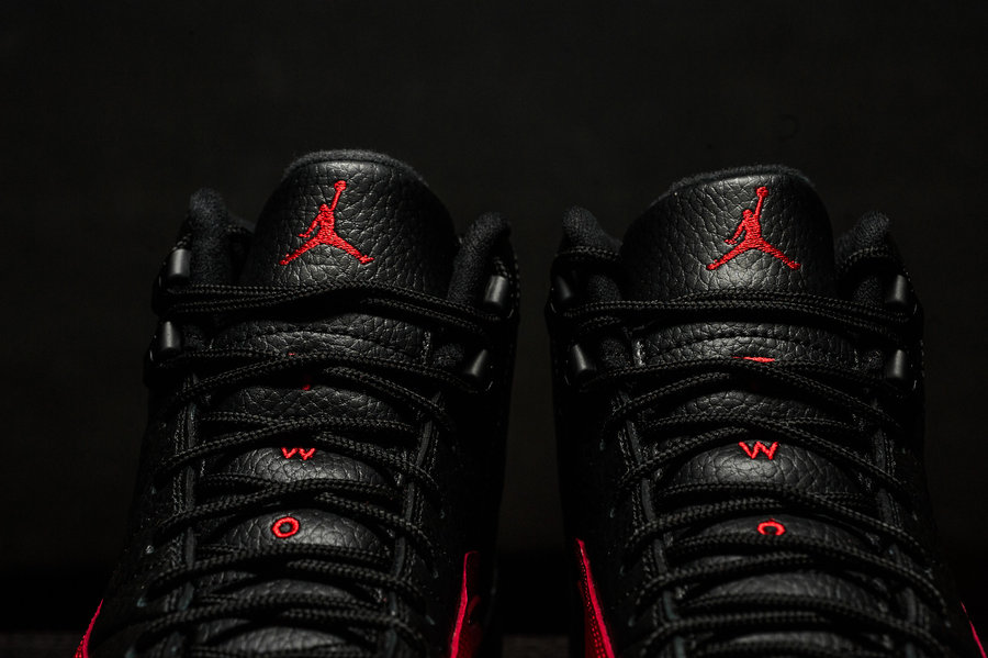 130690-002,AJ12,Air Jordan 12 130690-002AJ12黑红 美哭！Air Jordan 12 “Flu Game” 高清实物美图