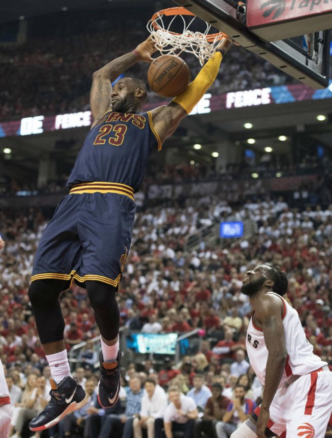 823300-941,LBJ13,LeBron 13 823300-941 夺得东部冠军，詹姆斯上脚 LeBron 13 “LuxBron”