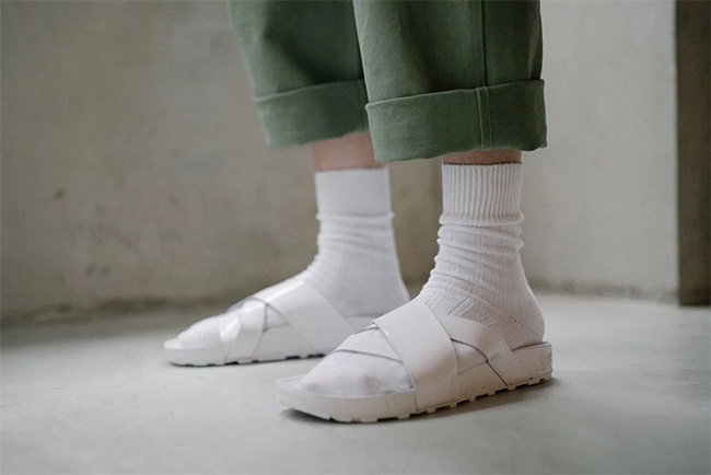 TAUPO,NikeLab  夏季专属的极简凉拖，NikeLab TAUPO 全新亮相