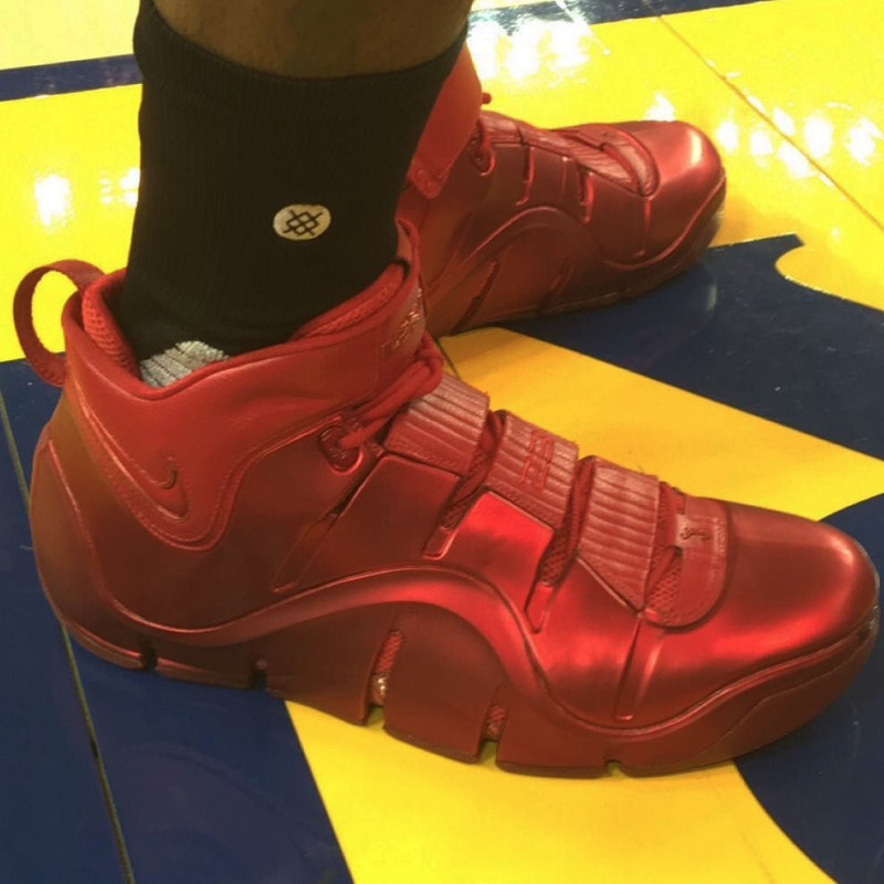 LBJ4,LeBron 4,Nike,LeBron LBJ4 詹姆斯训练场上脚 Nike LeBron 4 PE “All Red”