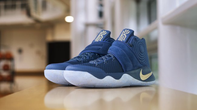 Kyrie 2,Nike  欧文的总决赛第二配色 Kyrie 2 “Blue Velvet” PE