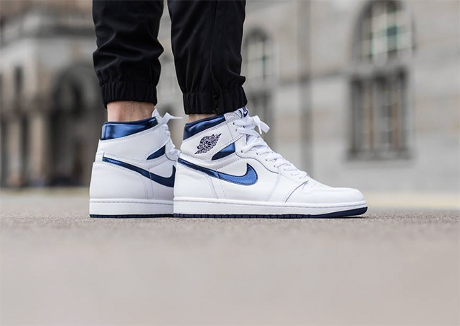 555088-106,AJ1 High OG,Air Jor 555088-106AJ1 清爽的复古风，Air Jordan 1 Retro OG High “Metallic Navy” 上脚