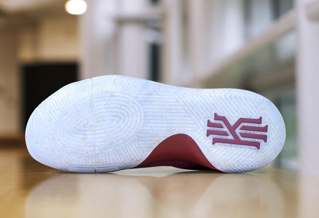 Kyrie 2,Nike  欧文 G4 战靴，Kyrie 2 PE 红金配色近赏